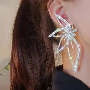 Silver Glamorous Women's Rhinestone Maple Leaf Design Stud Earrings